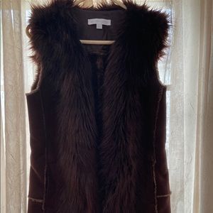 Like new New York and company suede vest with faux fur around collar